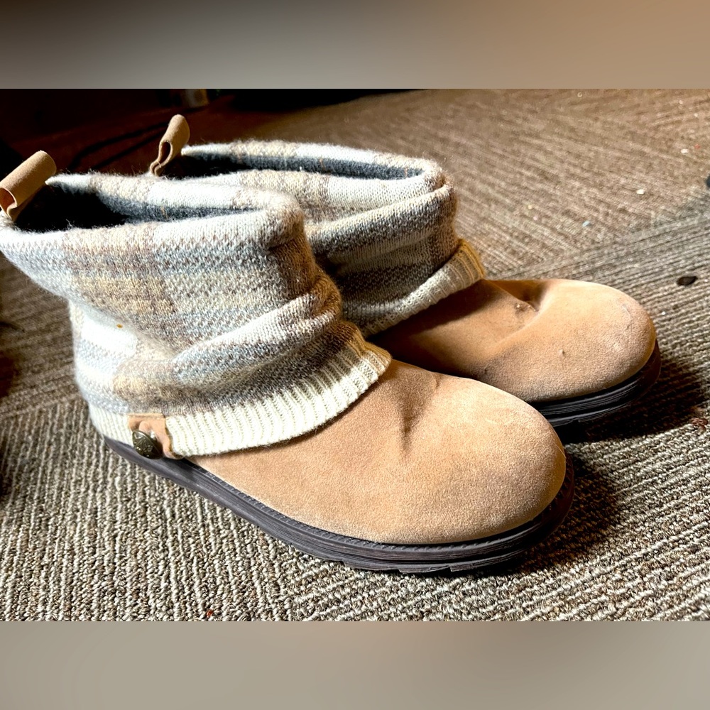 Muk Luks patti short boots size 9